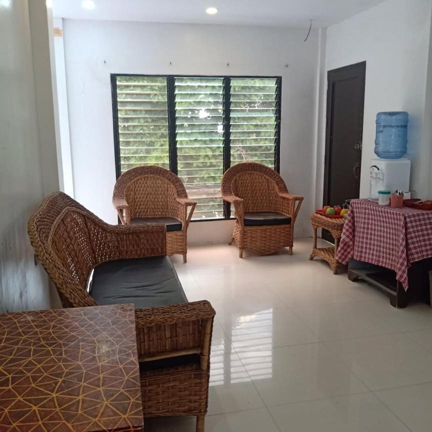 Chelle'S Apartelle-Inn El Nido Buitenkant foto